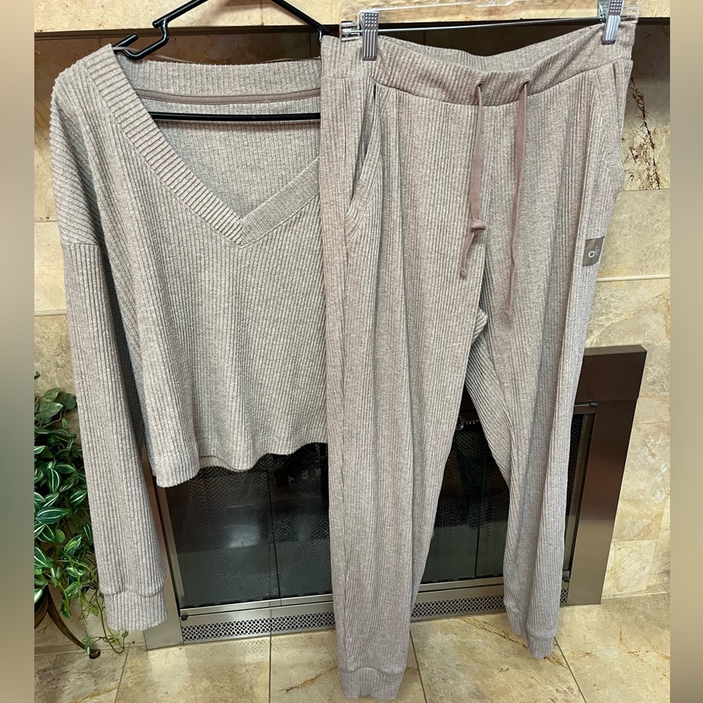 ALO Yoga Cozy Tan Lounge Set